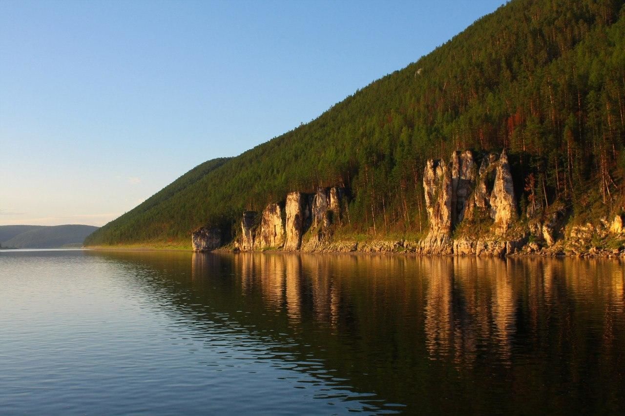 Река лена полноводная. Река Лена. Сибирь река Лена. Якутия, река Лена (1623). Река Лена в Иркутской области.