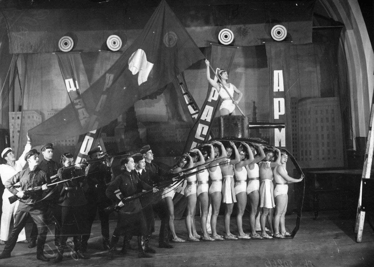 Театр в советское время. Театр рабочей молодежи 1930. Театр 20-е СССР. Театр СССР 1930.